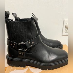 Black leather Zara boots